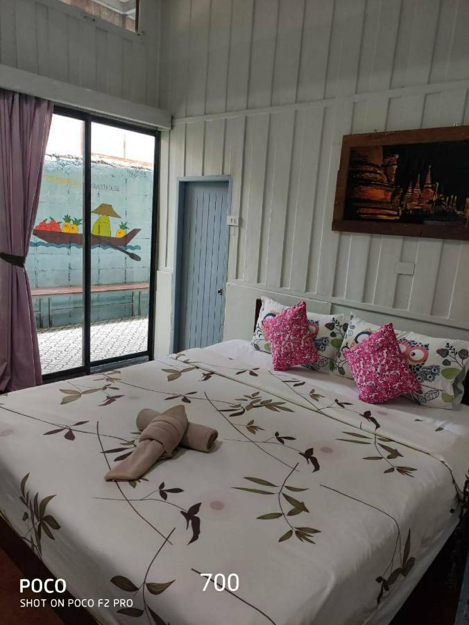 Tamarind Guesthouse Аюттхая Екстер'єр фото