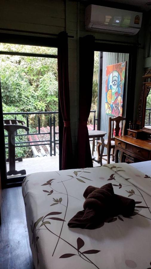 Tamarind Guesthouse Аюттхая Екстер'єр фото