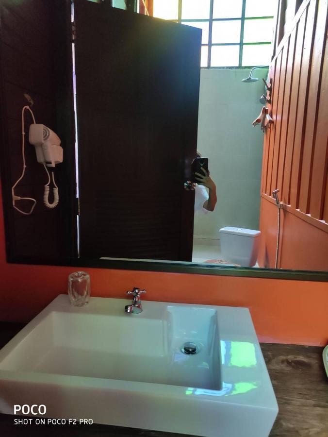 Tamarind Guesthouse Аюттхая Екстер'єр фото