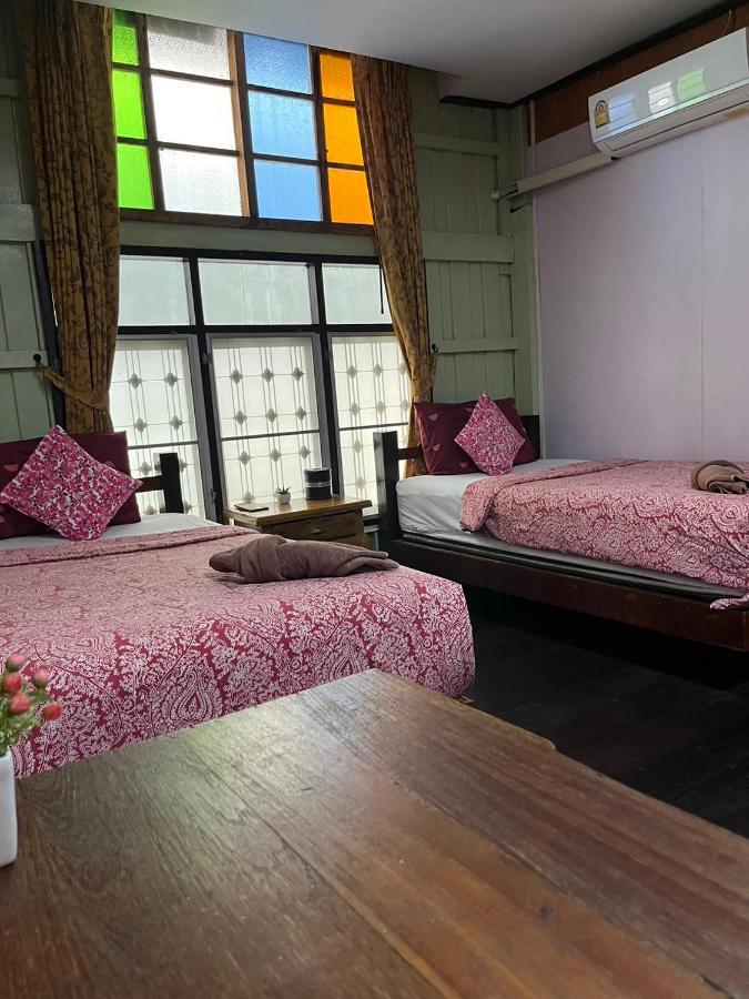 Tamarind Guesthouse Аюттхая Екстер'єр фото